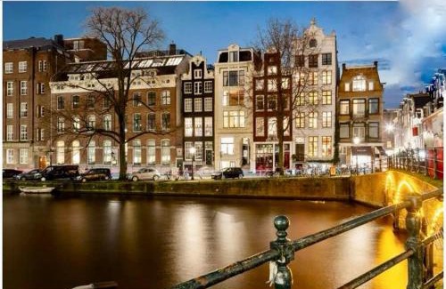 Binnenstad Apartment | Canal Suite on Houseboat