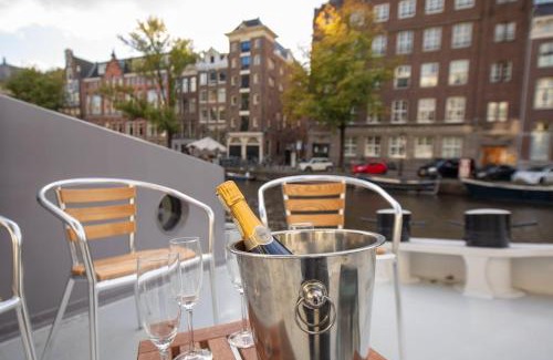 Binnenstad Apartment | Canal Suite on Houseboat