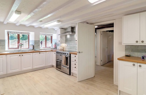 Swafield Cottage | Canal View House - UK39363