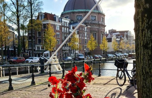 Burgwallen Nieuwe Zijde Bed & Breakfast | Canal view suite