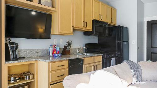 Downtown Indianapolis Apartment | Canal Walk District Apartments by Landing