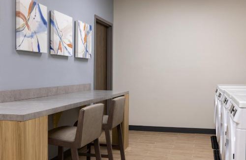 Midtown Anchorage Hotel | Candlewood Suites Anchorage - Midtown by IHG