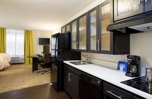 Carrollton Hotel | Candlewood Suites Carrollton by IHG