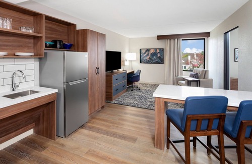 Columbus Hotel | Candlewood Suites Columbus North by IHG