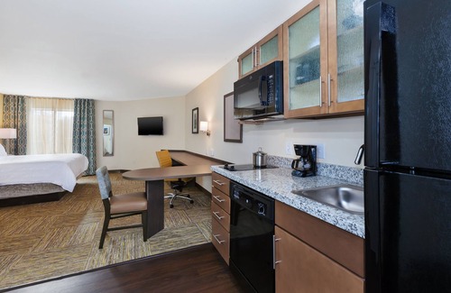 Louisville Hotel | Candlewood Suites Louisville - NE Downtown Area by IHG