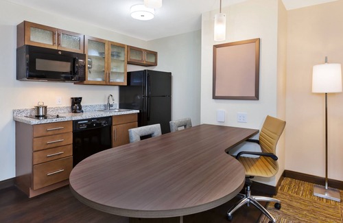 Louisville Hotel | Candlewood Suites Louisville - NE Downtown Area by IHG