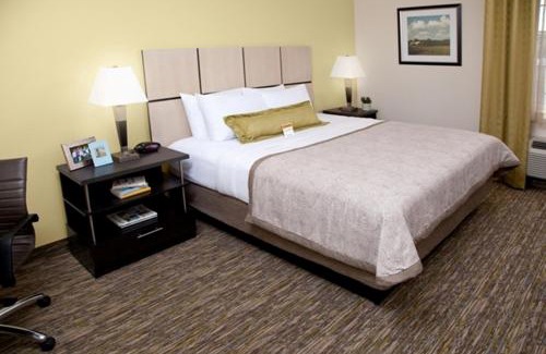 Yorkshire Hotel | Candlewood Suites - Newark South - University Area by IHG