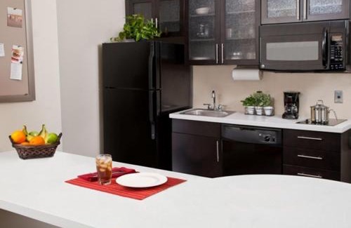 Yorkshire Hotel | Candlewood Suites - Newark South - University Area by IHG