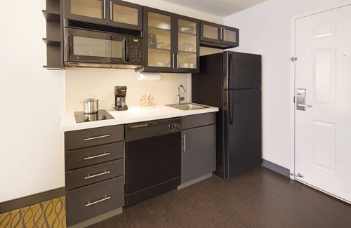 Rogers Hotel | Candlewood Suites Rogers/Bentonville by IHG
