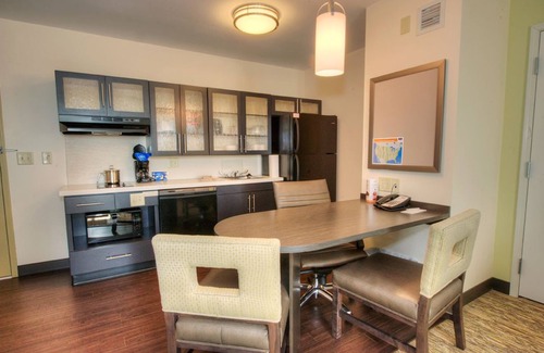 Sioux City Hotel | Candlewood Suites Sioux City - Southern Hills by IHG