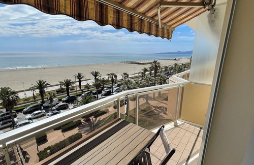 Canet-Plage Apartment | Canet-Plage,T2 face mer, 46m2,traversant, parking couvert, Clim mobile, wifi.