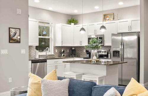 Safety Harbor Apartment | Canopy Cabana | Luxury Apt, Steps from Main St