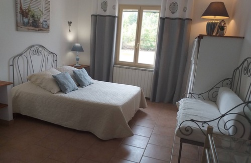 Lacoste House | Cante Grillet in Provence at the foot of the Luberon LACOSTE (84480) Chambre FLORY