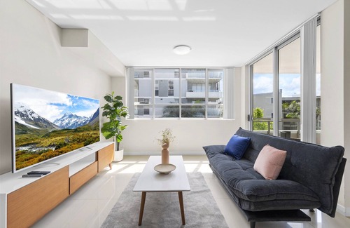 Canterbury Apartment | Canterbury 2BR APT Ideal for Families or Business Stays