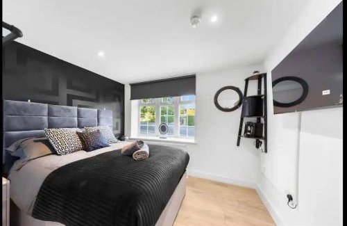 Canterbury House | Canterbury Castle Lodge - 8 Bedroom Retreat