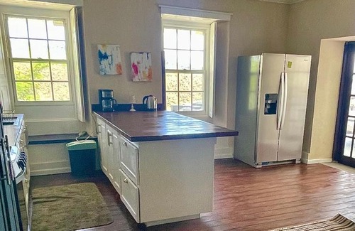 Gibbs Bay Apartment | Canvas and Cave
