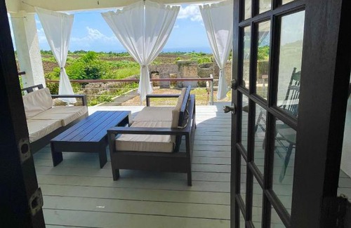 Gibbs Bay Apartment | Canvas and Cave