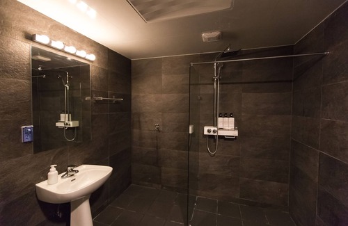 Haeundae House | Canvas Hostel - Black