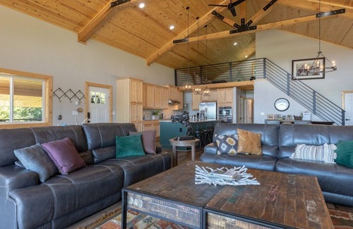 Star Valley Ranch House | Canyon Pines Retreat - On Golf Course - Fits large families - Hot Tub - MtnViews