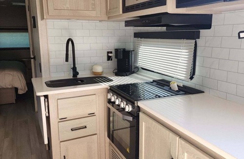 Temecula House | Canyon views surrounding you, you’ll feel a sense of peace and quiet in this RV