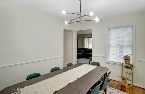 Columbus House | Cape cod in quiet neighborhood