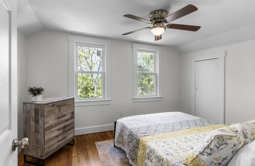 Cape Girardeau House | Cape Girardeau's Rustic Modern Stay 3BR/2.5B Huge!