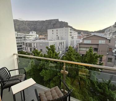 Cape Town City Centre Apartment | Cape Town City Centre apartment - no Loadshedding