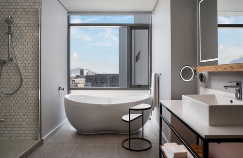 Century City Hotel | Cape Town Marriott Hotel Crystal Towers