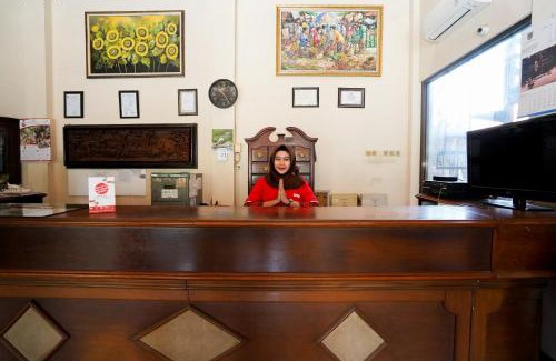 Probolinggo Hotel | Capital O 1430 Hotel Ratna Syariah