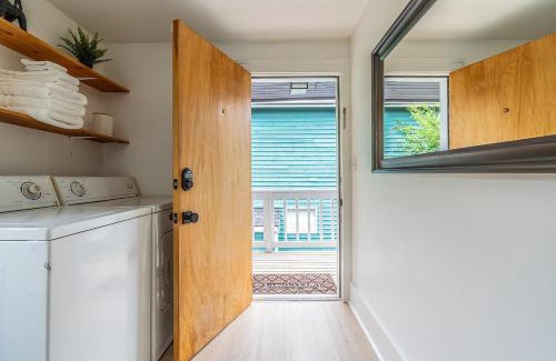 Miller Park Apartment | Capitol Hill Cutie