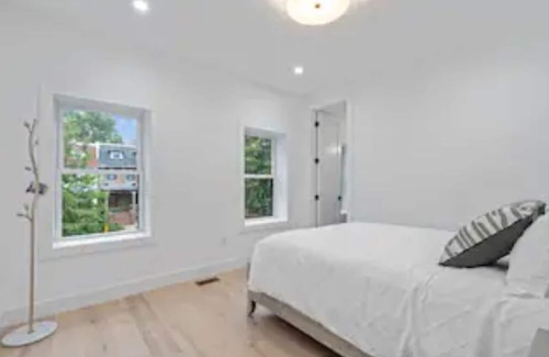 Petworth Apartment | Capitol Townhouse Condo whole house