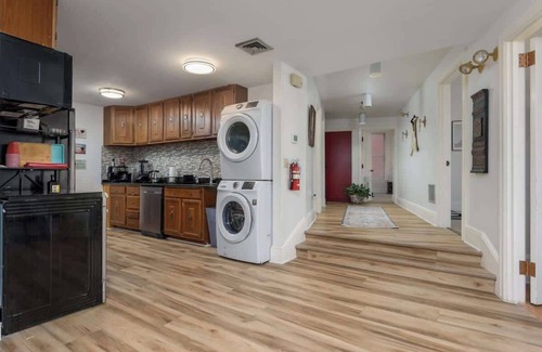 Downtown Harrisburg Apartment | Capitol View Retreat - 2F, Fast Wi-Fi, Spacious