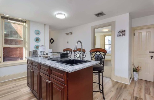 Downtown Harrisburg Apartment | Capitol View Retreat - 3F, Fast Wi-Fi, Cozy