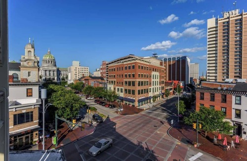 Downtown Harrisburg Apartment | Capitol View Retreat - 3F, Fast Wi-Fi, Cozy