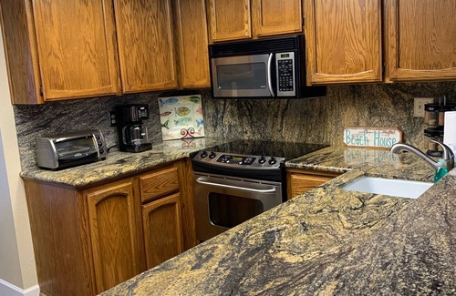 Capitola Condo | Capitola Condo in Village with Two Private Parking Spaces & Close To The Beach!