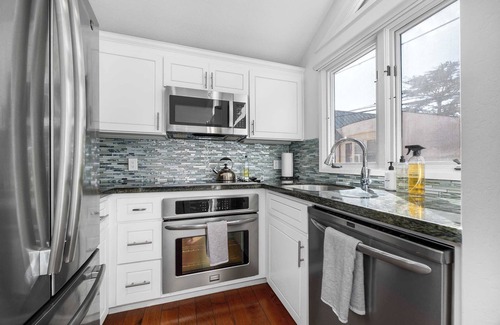 Capitola House | Capitola Village Home with Parking Spot