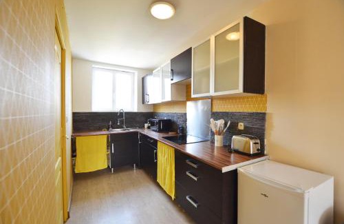 Raismes Apartment | Capstay Cosy centre 2 chambres babyfoot & Netflix