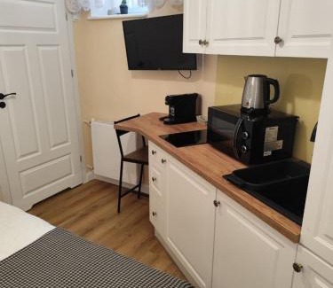 Wesoła Zachod Apartment | Capsule 12- Old Town , Steps to the Station , Maximum Convenience