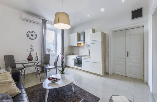 Pula Hotel | Captain Emo City Apartments