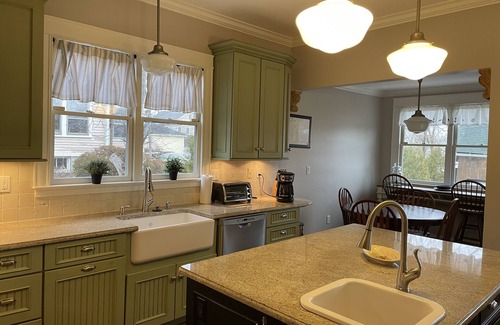 Black Rock Historic District House | Captain House in Black Rock-Academic Rental