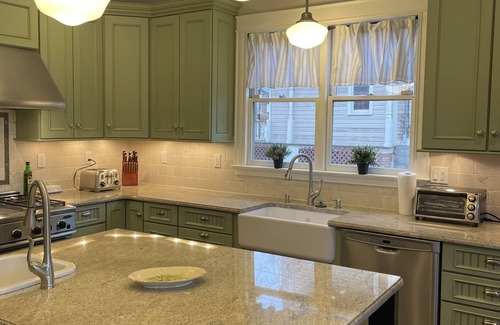 Black Rock Historic District House | Captain House in Black Rock-Academic Rental