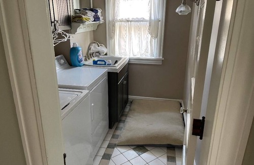 Black Rock Historic District House | Captain House in Black Rock-Academic Rental