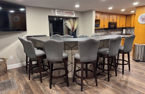 Sunrise Beach House | Captain Ron's House - Heated Pool - Hot tub - Games - Party Dock - Sleeps 22+