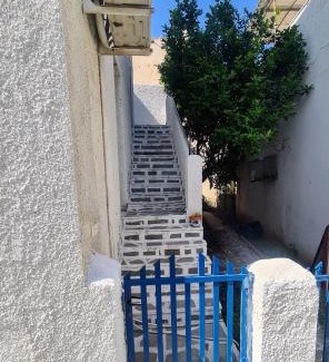 Livadi House | Captain's George