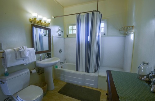 Fort Bragg Bed & Breakfast | Captains Quarters