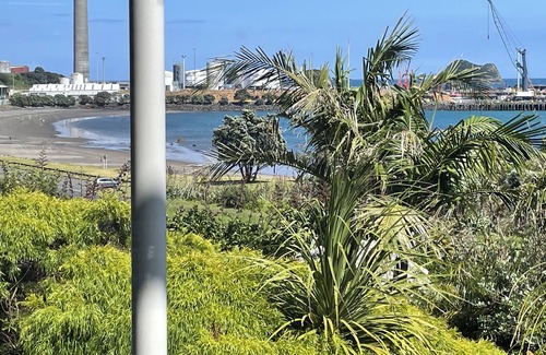 New Plymouth Apartment | Captivating Sea Views with easy walk to the beaches