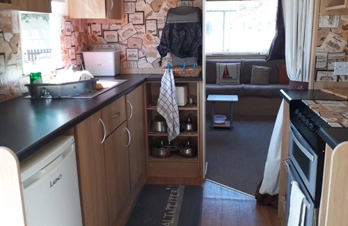 St Leonards-On-Sea Cabin | Caravan on Combe Haven - Sleeps 8 & Pet Friendly