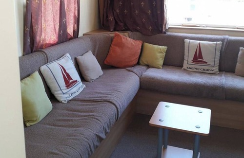 St Leonards-On-Sea Cabin | Caravan on Combe Haven - Sleeps 8 & Pet Friendly