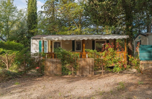 La Roque-d'Antheron RV Rental | Caravan 'Mobil-home' with Shared Pool, Private Terrace and Air Conditioning
