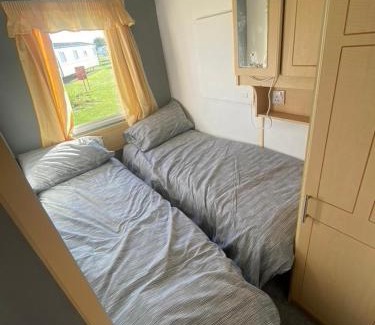 Ingoldmells House | Caravan - Sleeps 4 - Parking - 10Mins To Beach